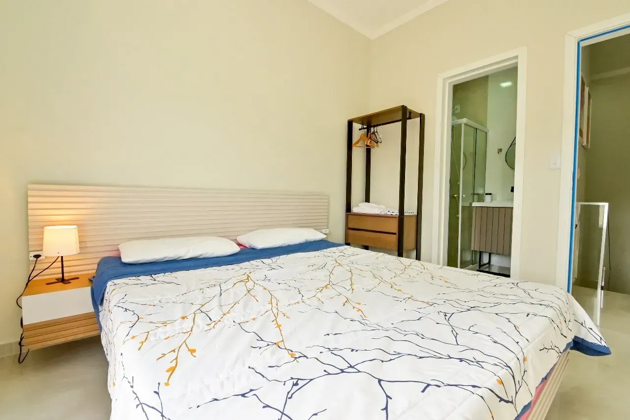 Furnished 1-bedroom apartment with 3 bathrooms — photo 8