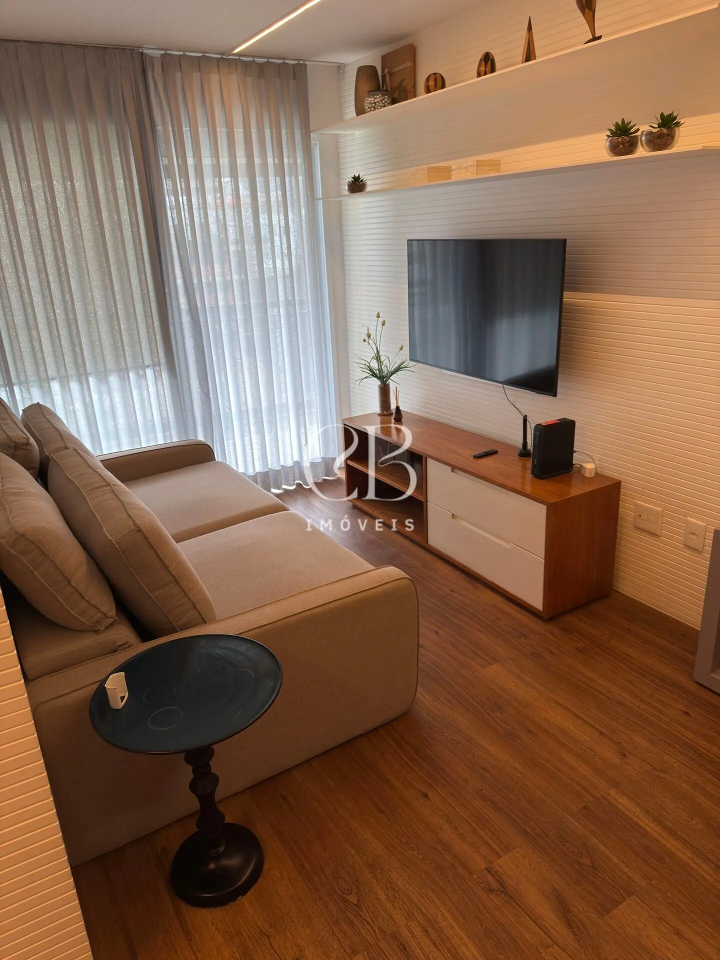 Furnished 2-bedroom apartment with en-suite bathrooms — photo 31