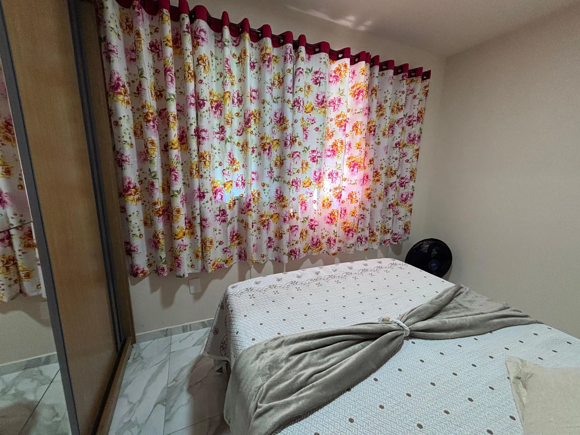 Furnished 2-bedroom apartment with open-plan gas kitchen — photo 25