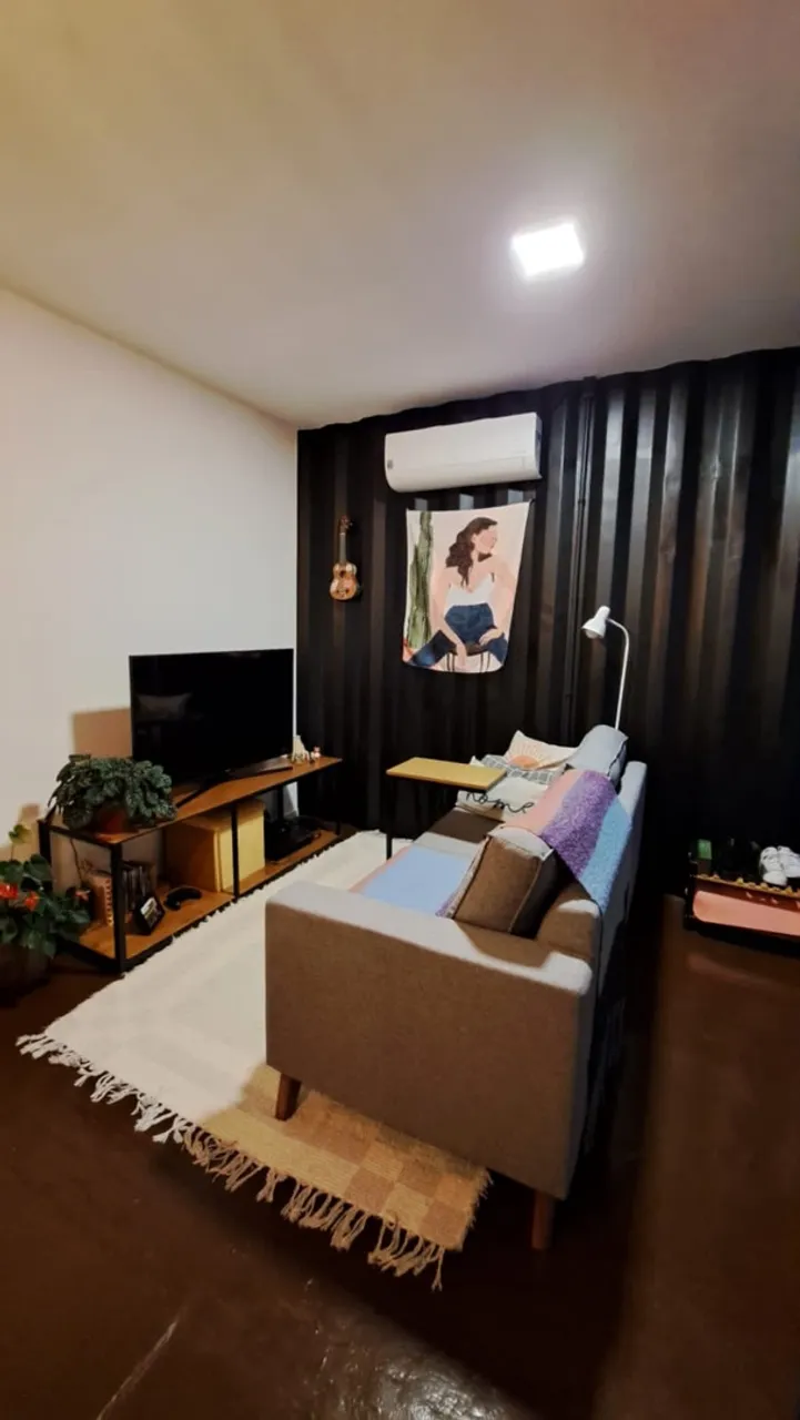 One-bedroom apartment with a home office