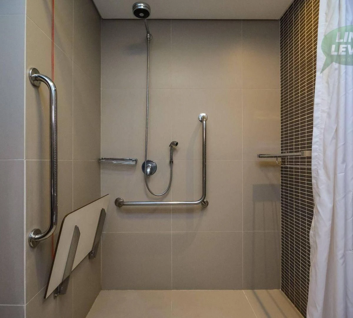 One-bedroom apartment in a building with a coworking space — photo 25