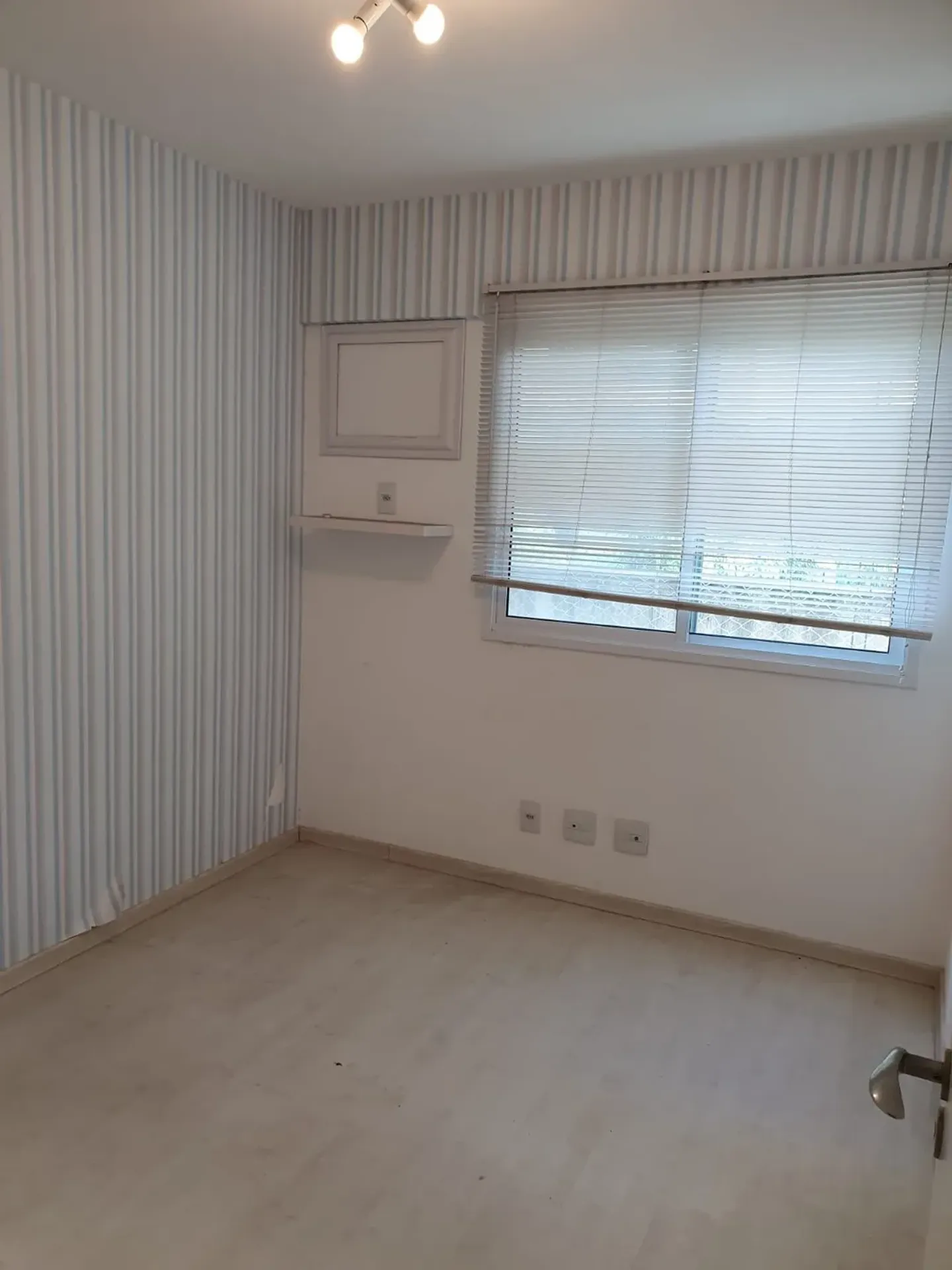 84 m² apartment with floor-to-ceiling windows and a bathtub — photo 10