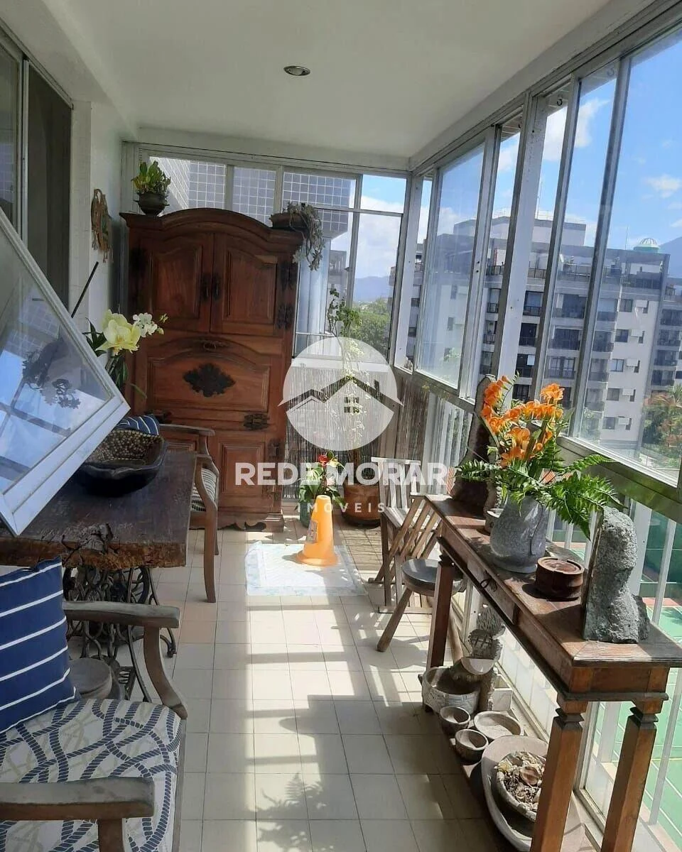 4-bedroom apartment with a glass-enclosed balcony — photo 19