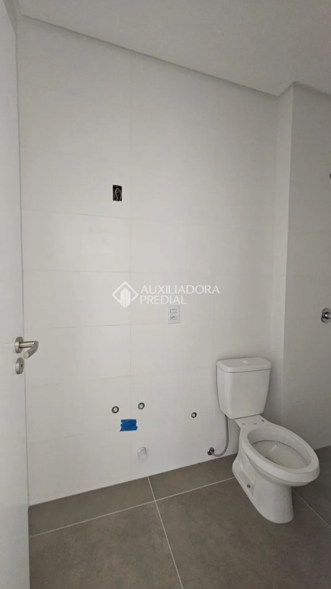 Квартира з 2 спальнями та кухнею відкритого плану — photo 24
