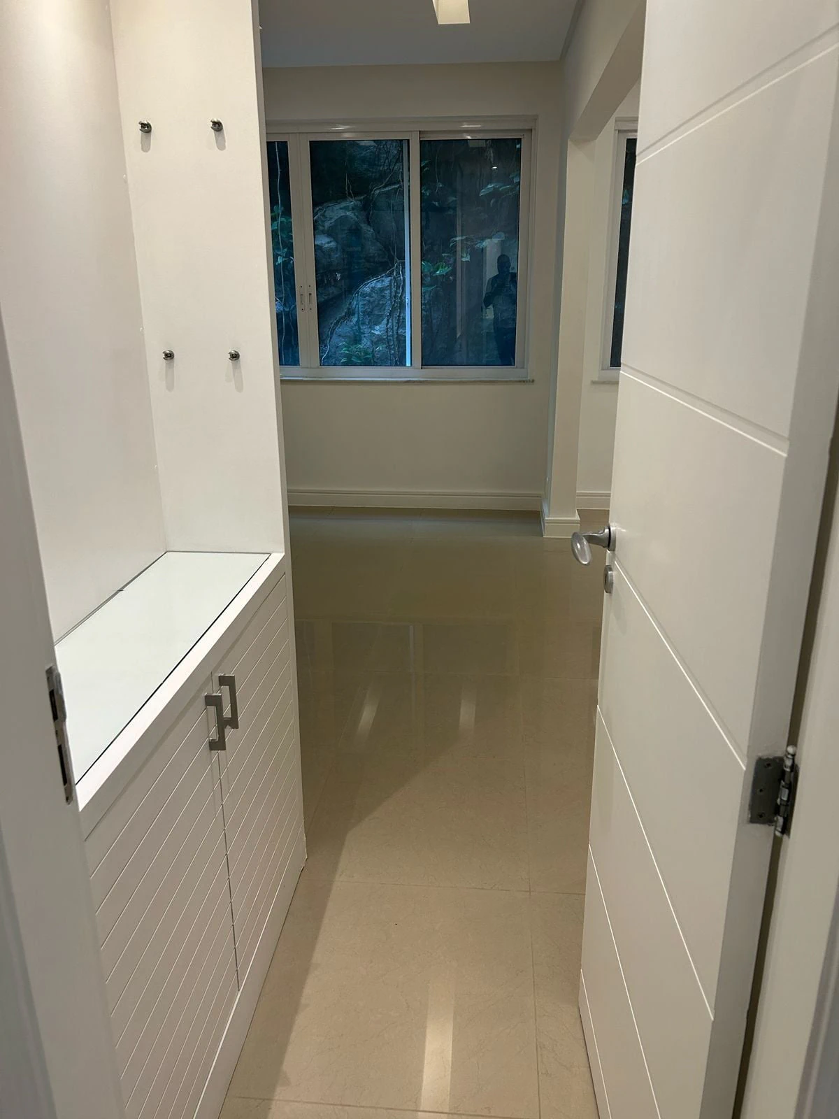 208 m² apartment with a bathtub and a water view — photo 4