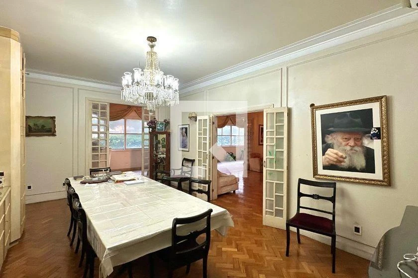Glass-enclosed balcony in a 4-bedroom apartment, 403 m² — photo 14