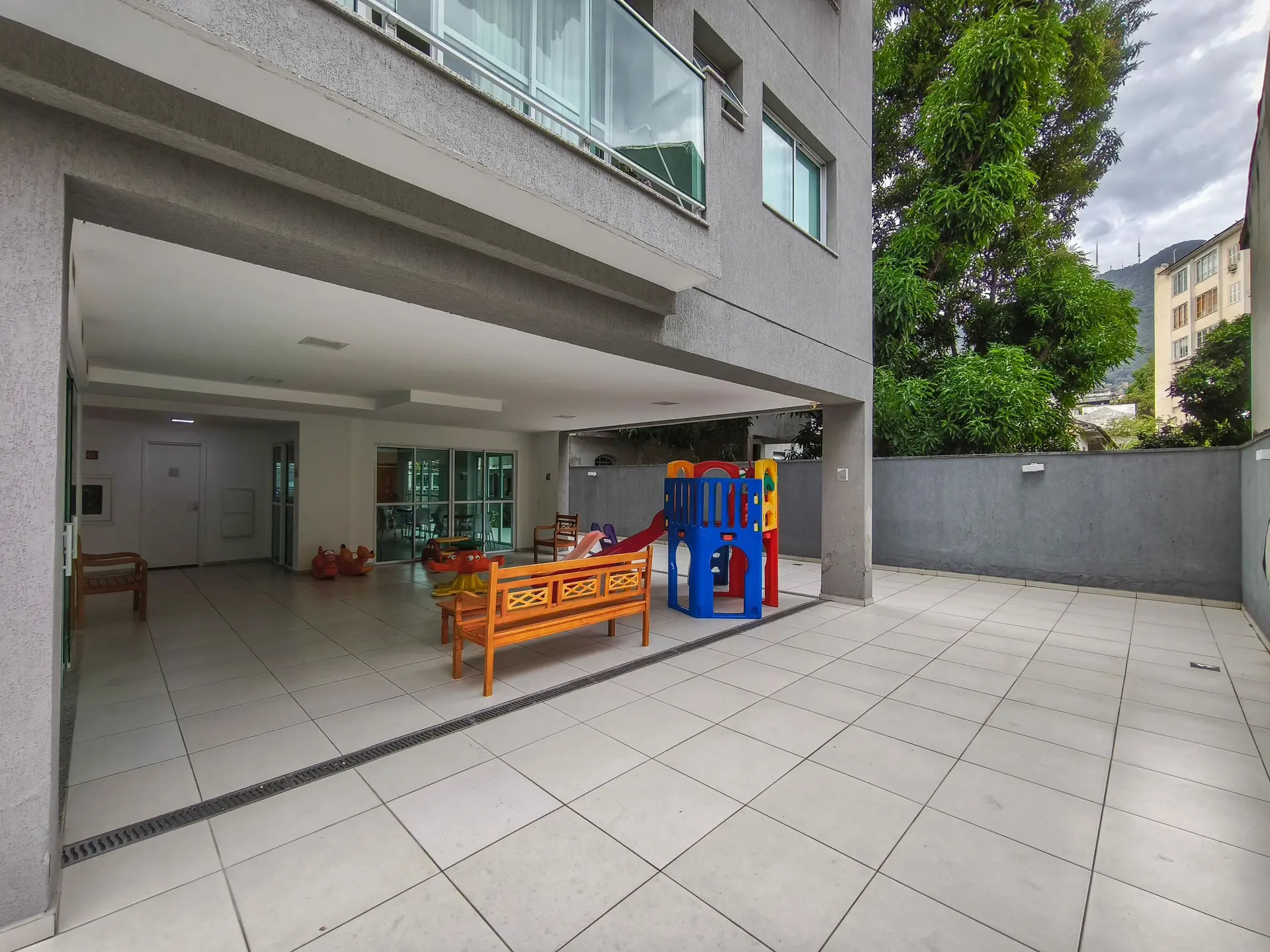 Furnished 2-bedroom apartment with private garden — photo 62
