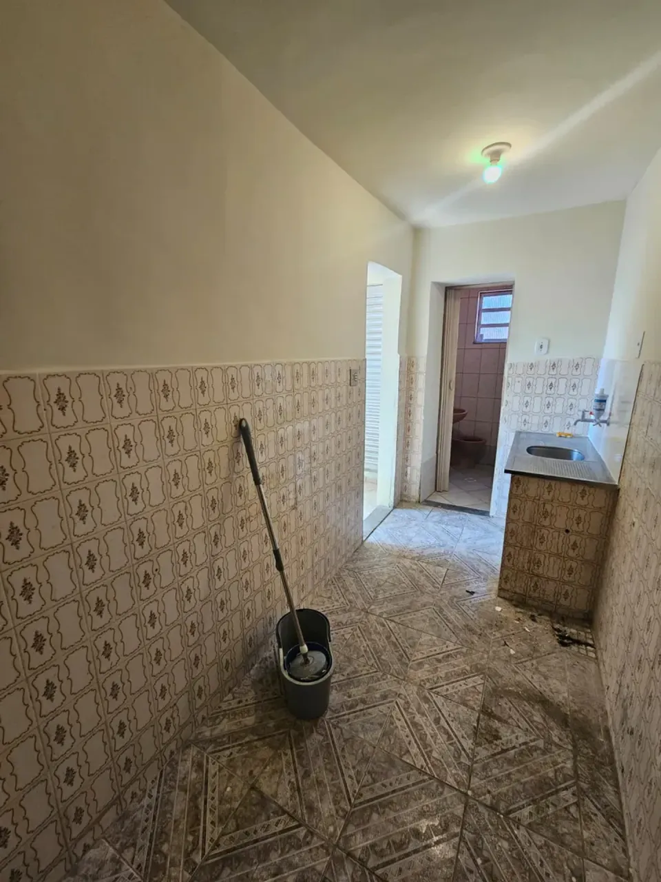 1-bedroom house with 1 bathroom no parking included — photo 7
