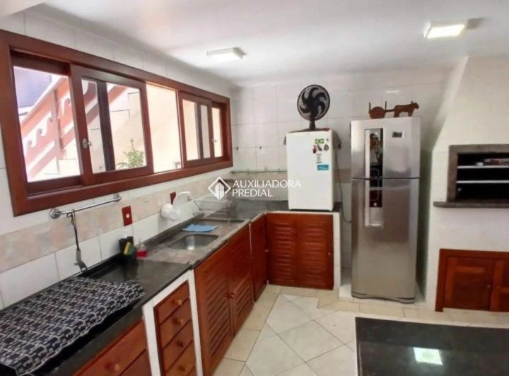 Furnished house with 3 bedrooms and 3 bathrooms — photo 2