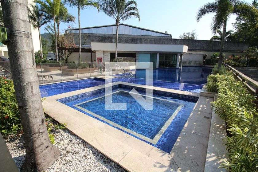Меблированное студио 38 м² с 1 спальней и балконом — photo 26