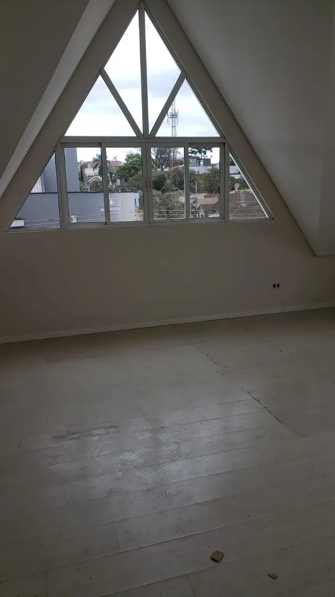 Casa com 4 quartos e 4 banheiros, 250 m² — photo 33