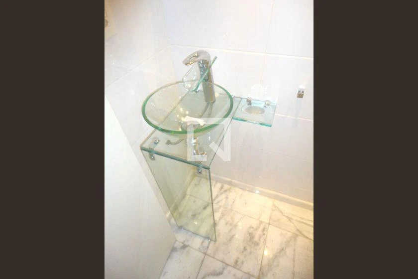Furnished apartment with 4 bedrooms and 120 m² — photo 26