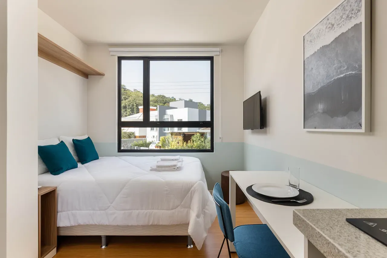 One-bedroom apartment in a building with a coworking space — photo 6