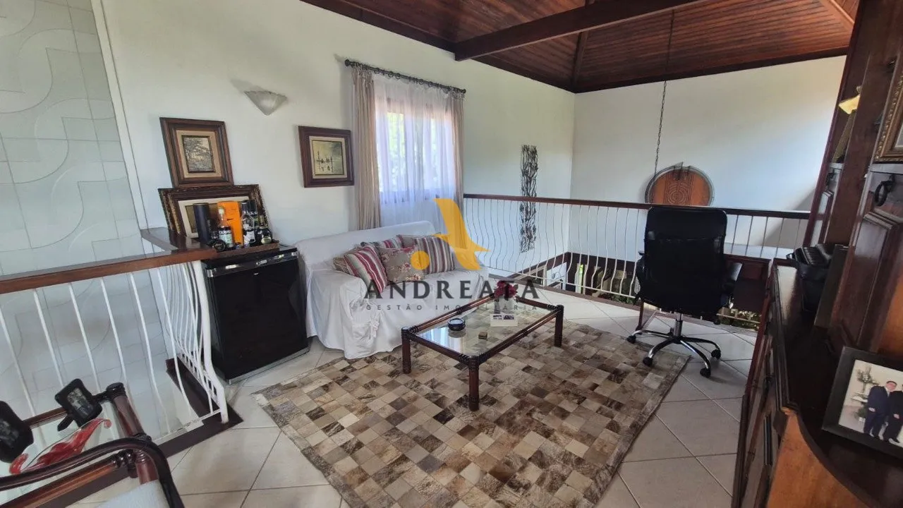 Casa de 307 m² com janelas do piso ao teto e banheira — photo 29