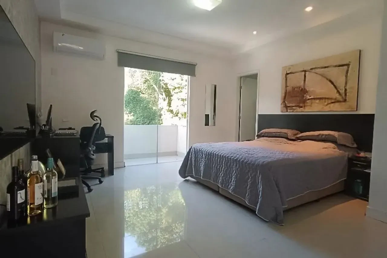 Casa mobiliada com 4 quartos e 5 banheiros, 220 m² — photo 2