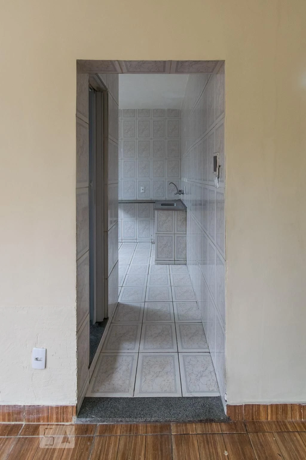 Unfurnished rental with no parking, 2 bedrooms and separate kitchen — photo 2