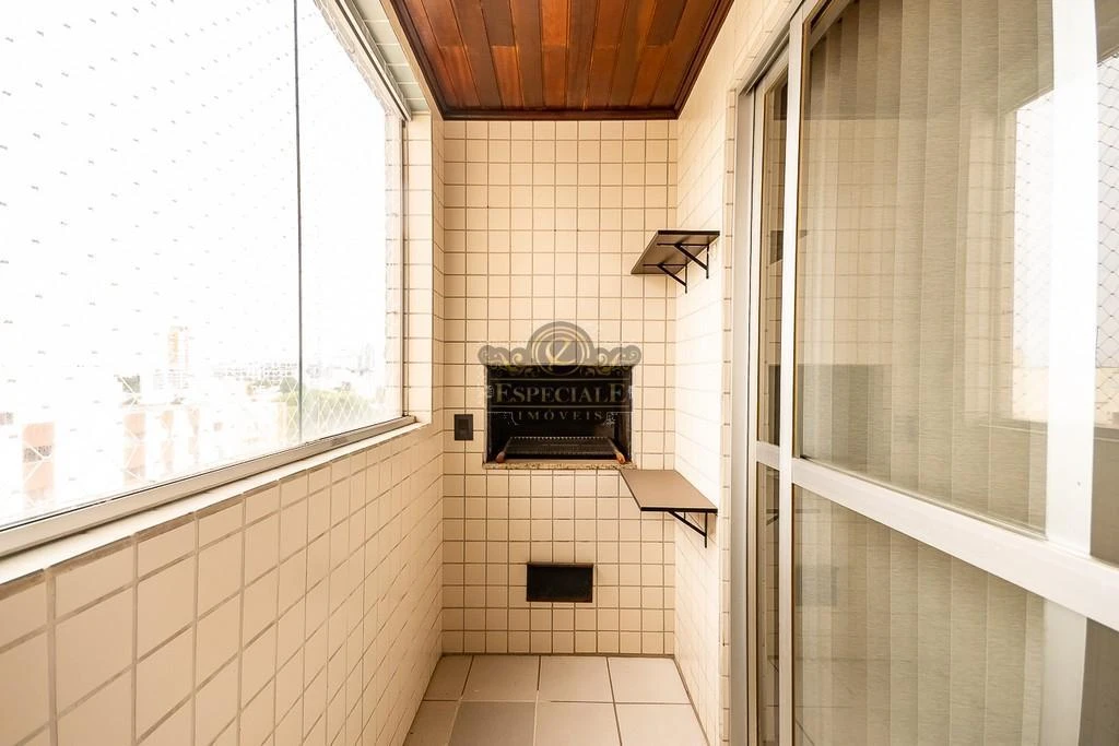 167 m² apartment with a grill on the balcony and a bathtub — photo 4