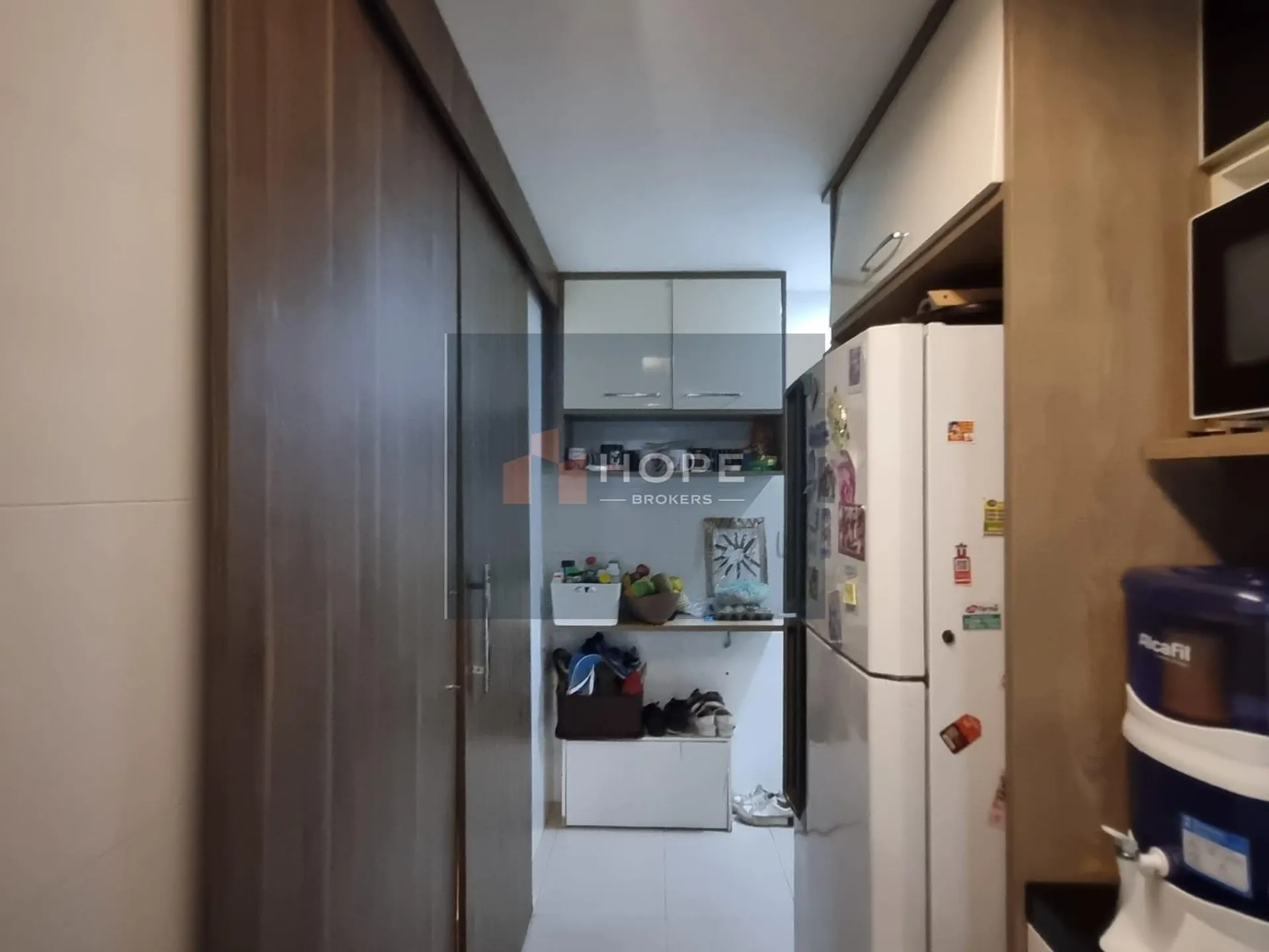 Walk-in closet in a 3-bedroom apartment, 200 m² — photo 29