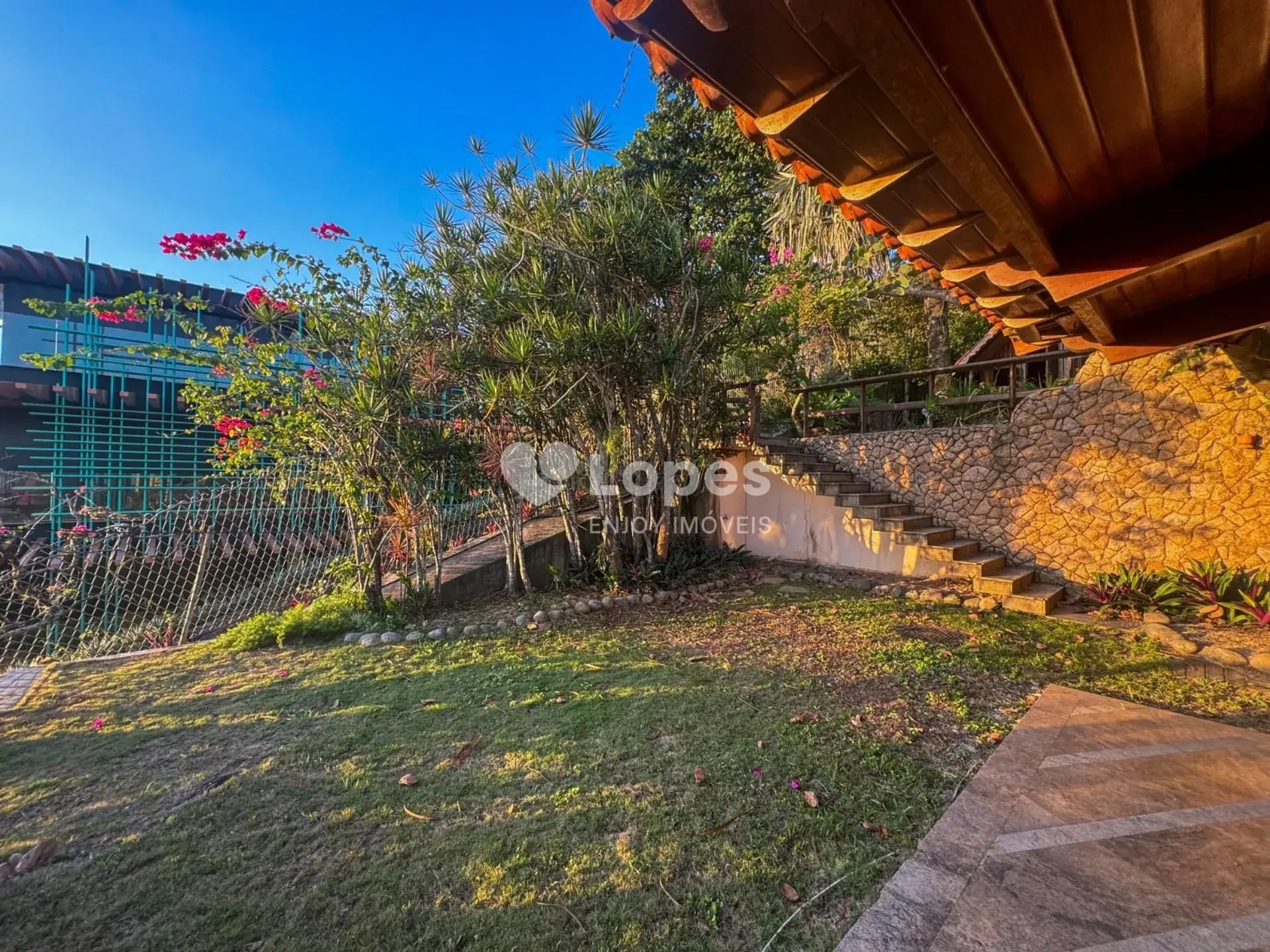 House, 942 m², with a water view — photo 12