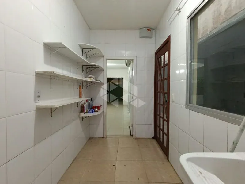 4-bedroom house with a bathtub in Florianópolis — photo 25