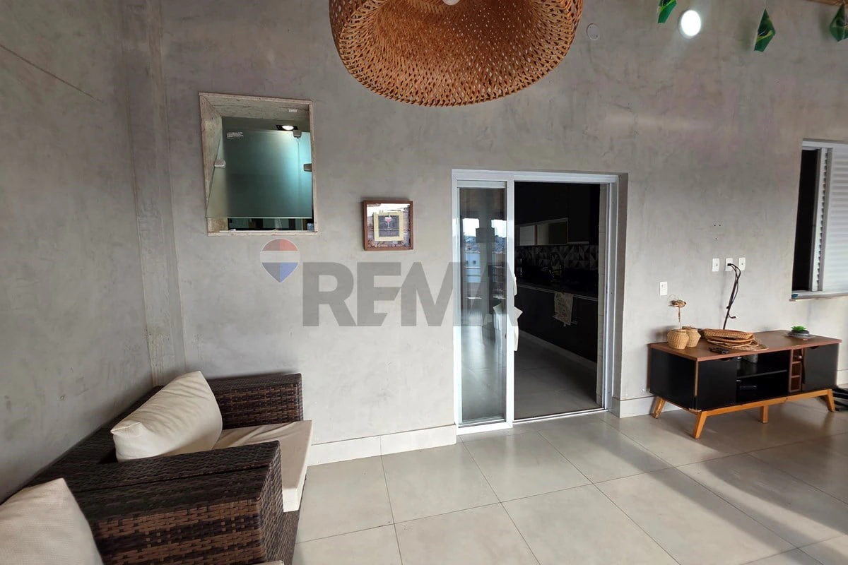 Balcony with a grill in a 3-bedroom house, 139 m² — photo 10