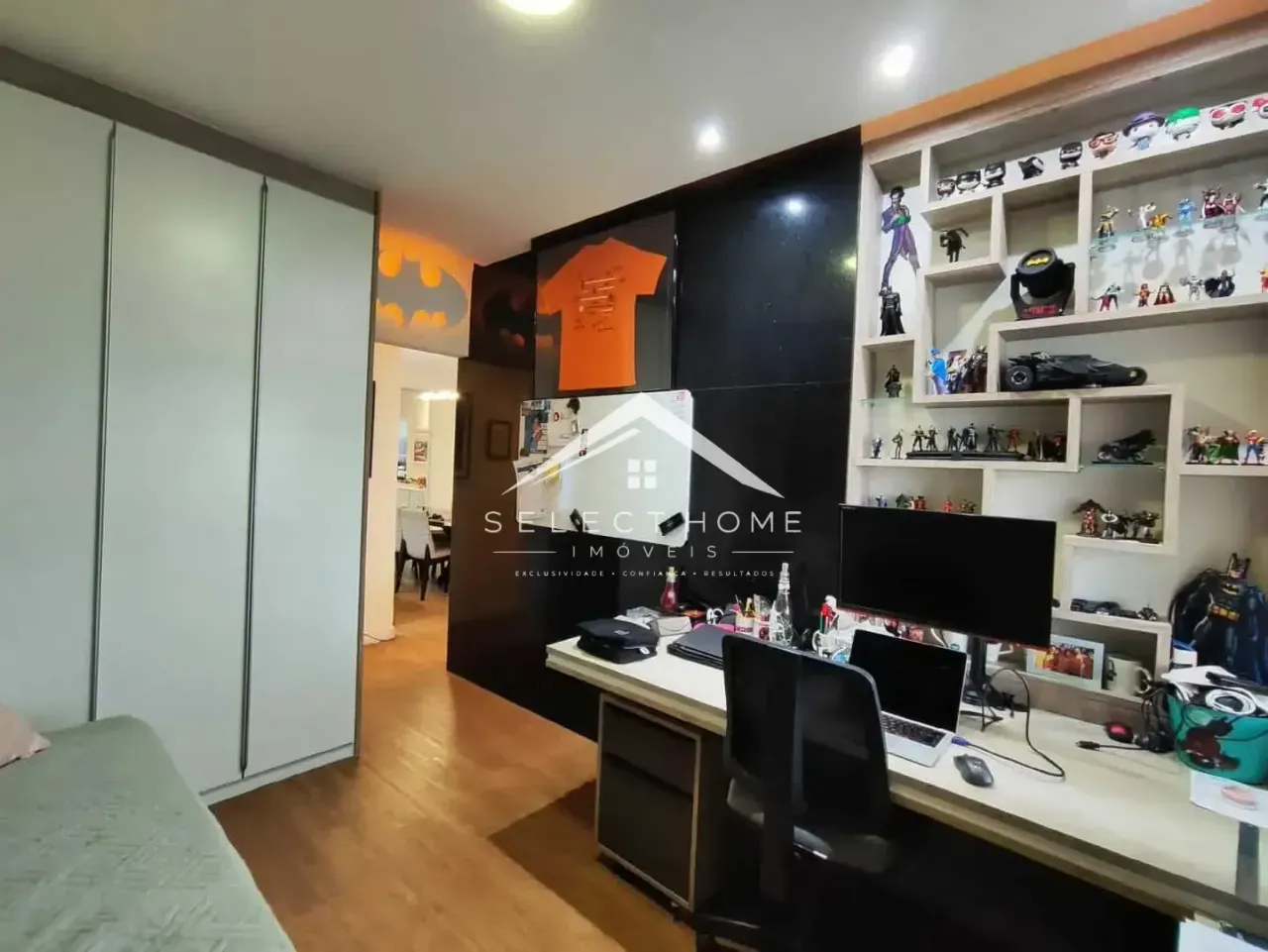 Floor-to-ceiling windows in a 4-bedroom apartment, 150 m² — photo 25