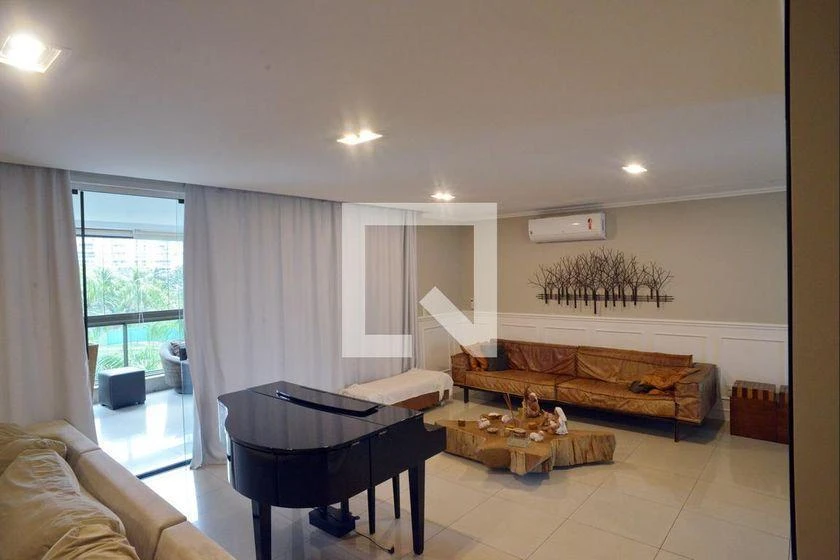 Glass-enclosed balcony in a 4-bedroom apartment, 233 m² — photo 16