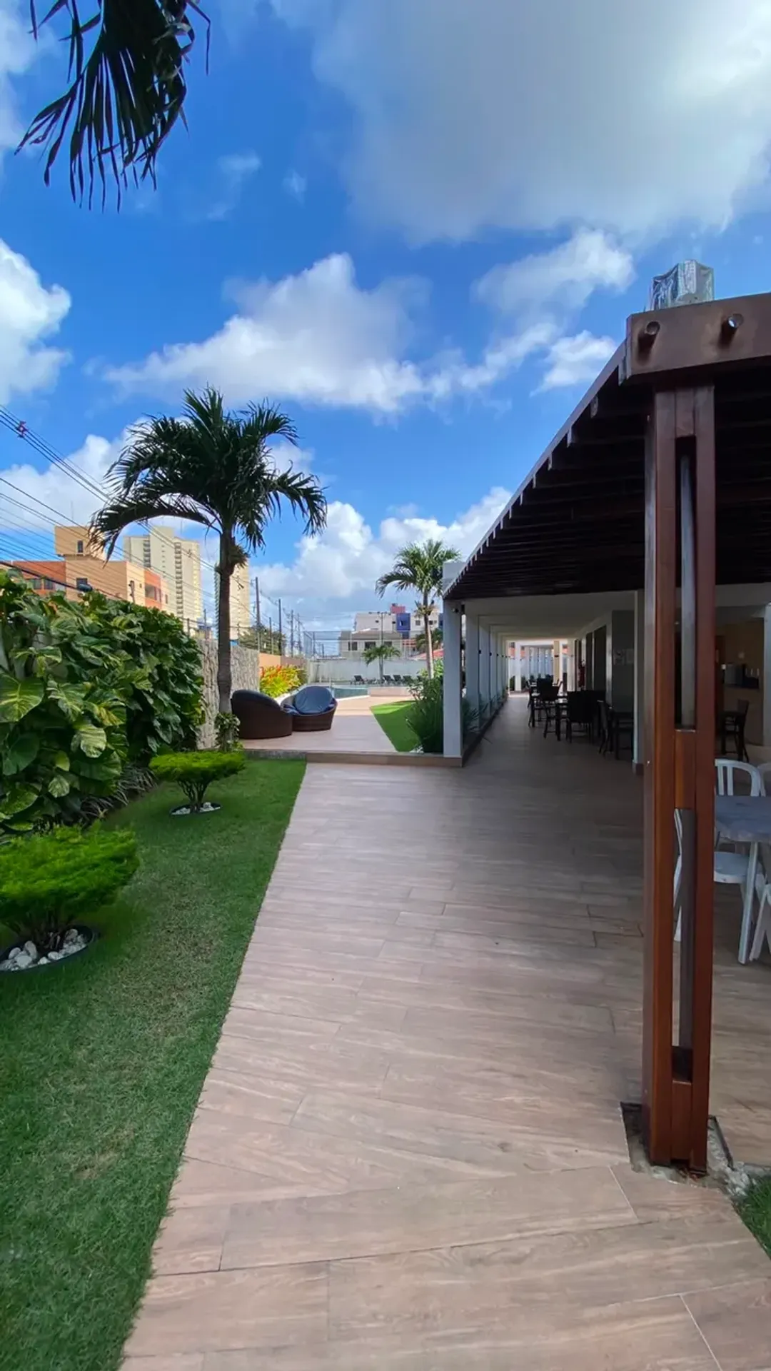 2-bedroom apartment with suite and private garden — photo 3