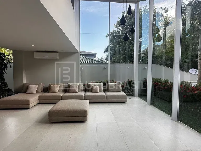 Casa moderna com 3 quartos e 5 vagas de garagem — photo 11