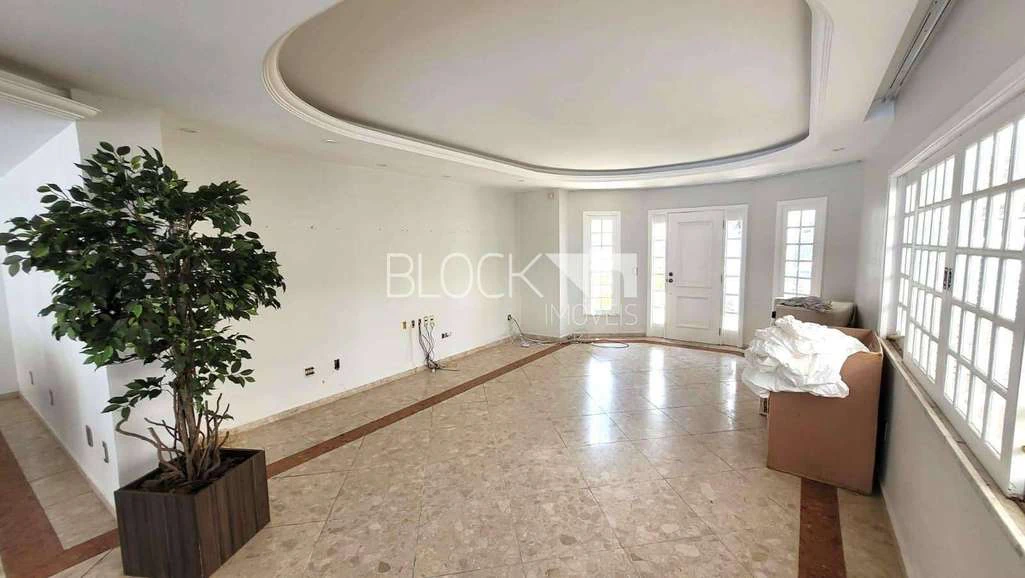 600 m² house with 4 bedrooms and 3 en-suite bathrooms — photo 9
