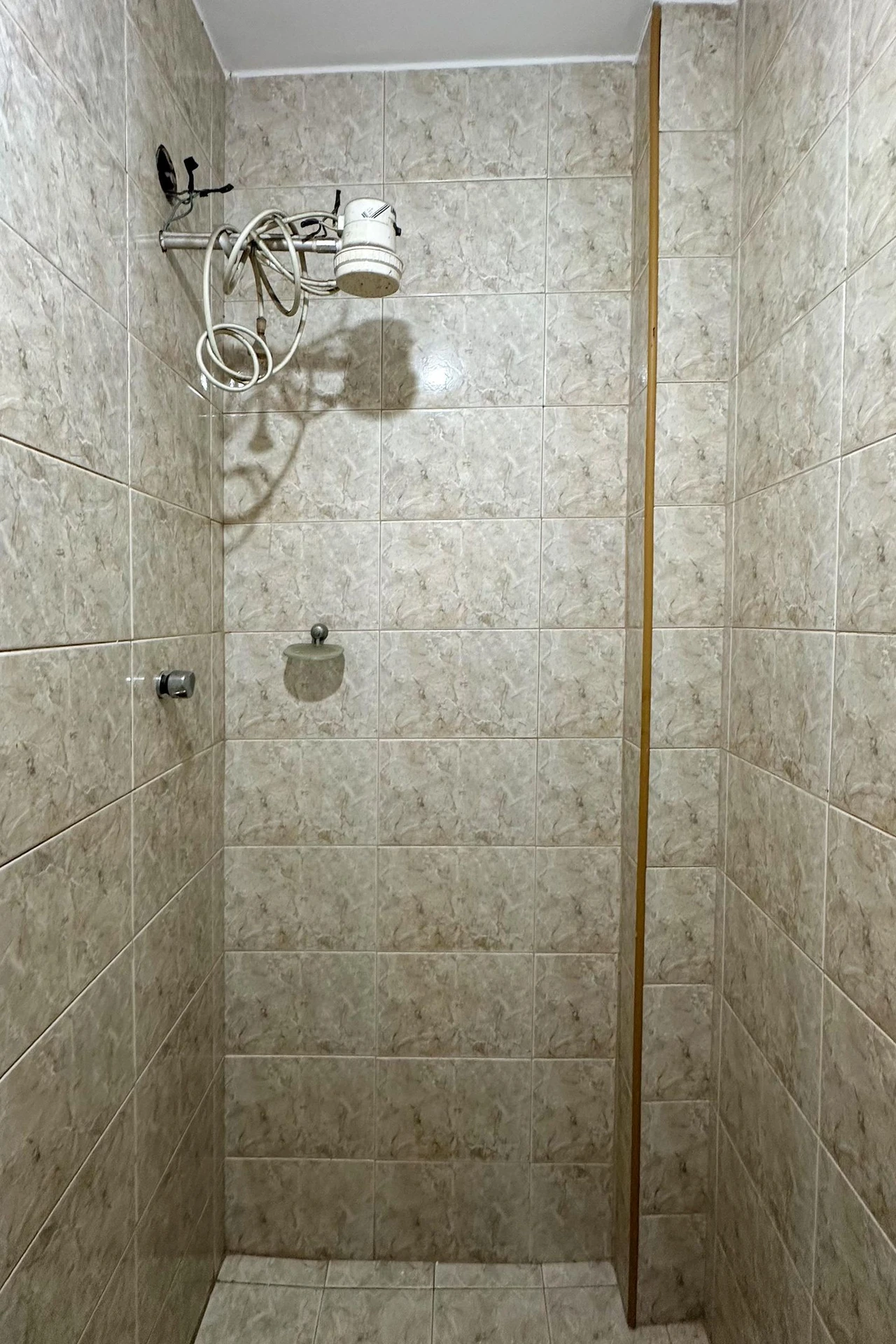 Unfurnished apartment with 3 bedrooms and 4 bathrooms — photo 41