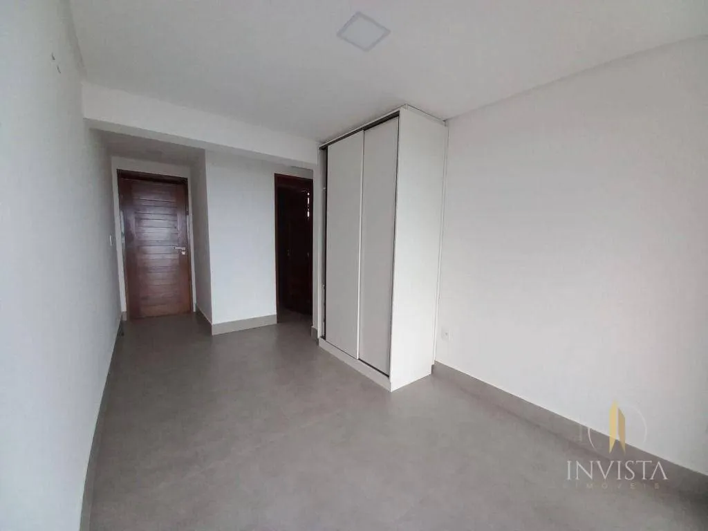 4 en-suite apartment with a balcony, 145 m² — photo 17