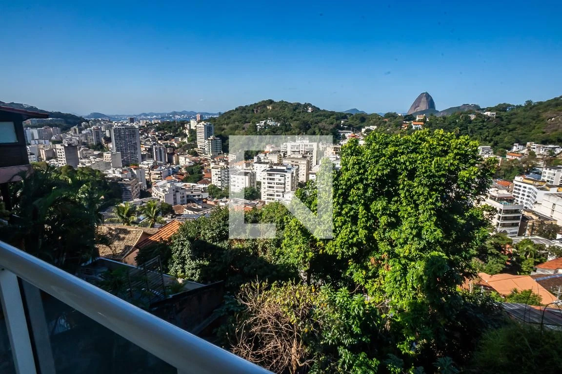 Casa mobiliada, 120 m², com janelas do piso ao teto — photo 52