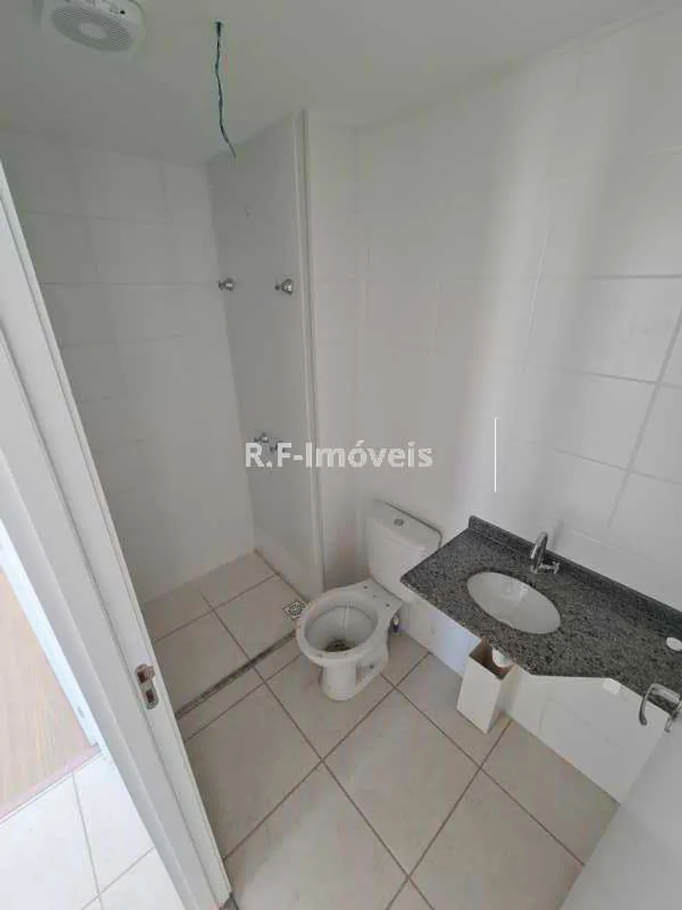 2-bedroom apartment with a glass-enclosed shower — photo 4