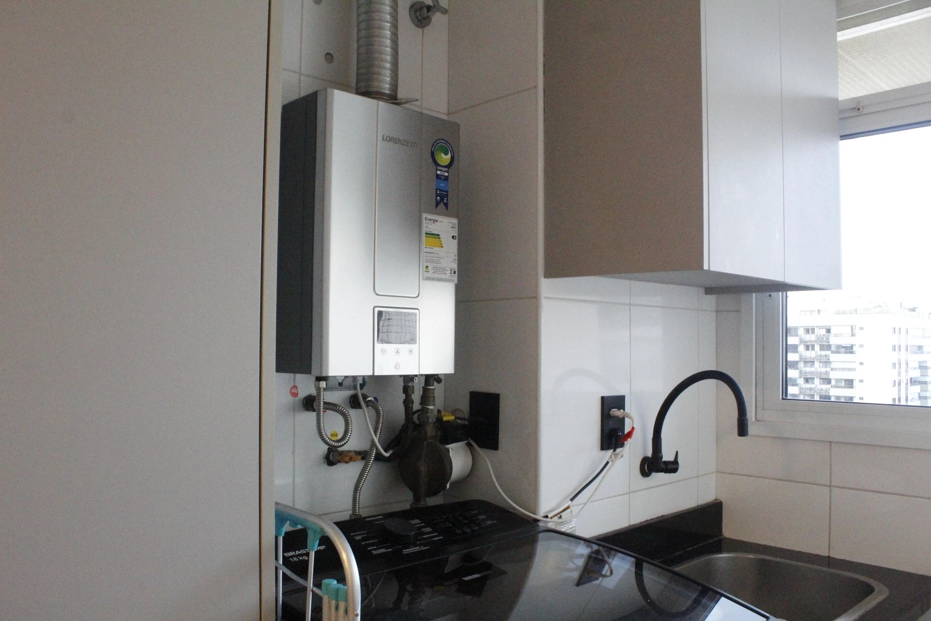 Glass-enclosed balcony in a 3-bedroom apartment, 115 m² — photo 22