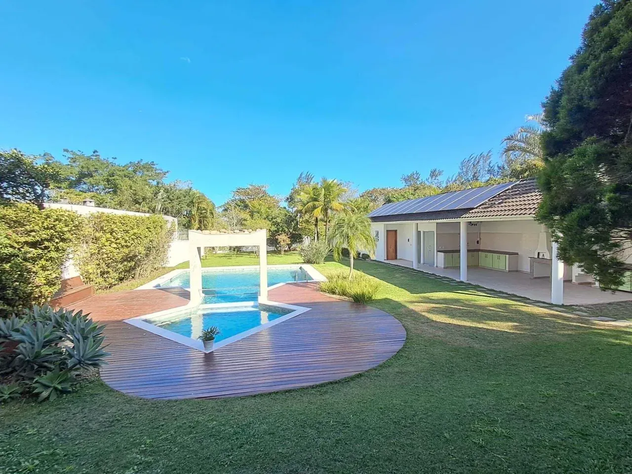 House for rent with 1,500 m², 4 bedrooms and 5 baths — photo 3