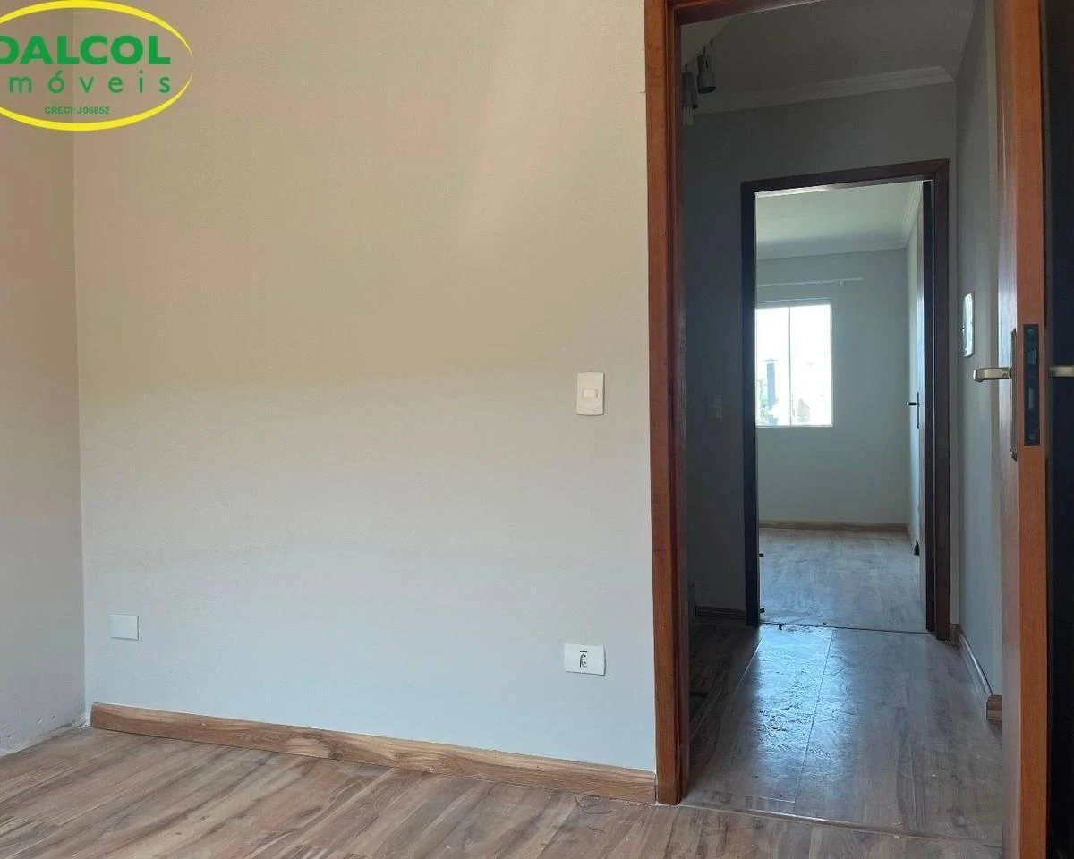 3-bedroom house with wood or laminate floors — photo 20