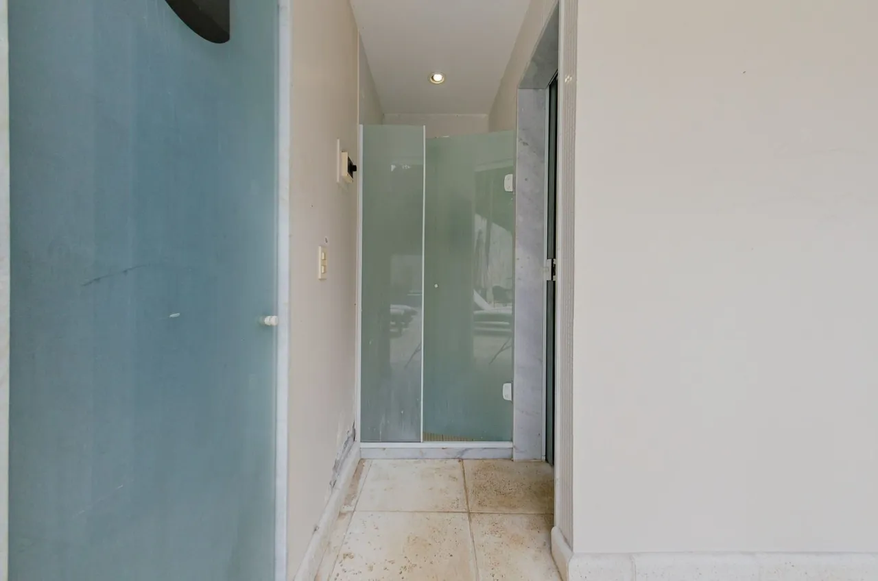Furnished house with 5 bedrooms and 690 m², 5 parking — photo 19