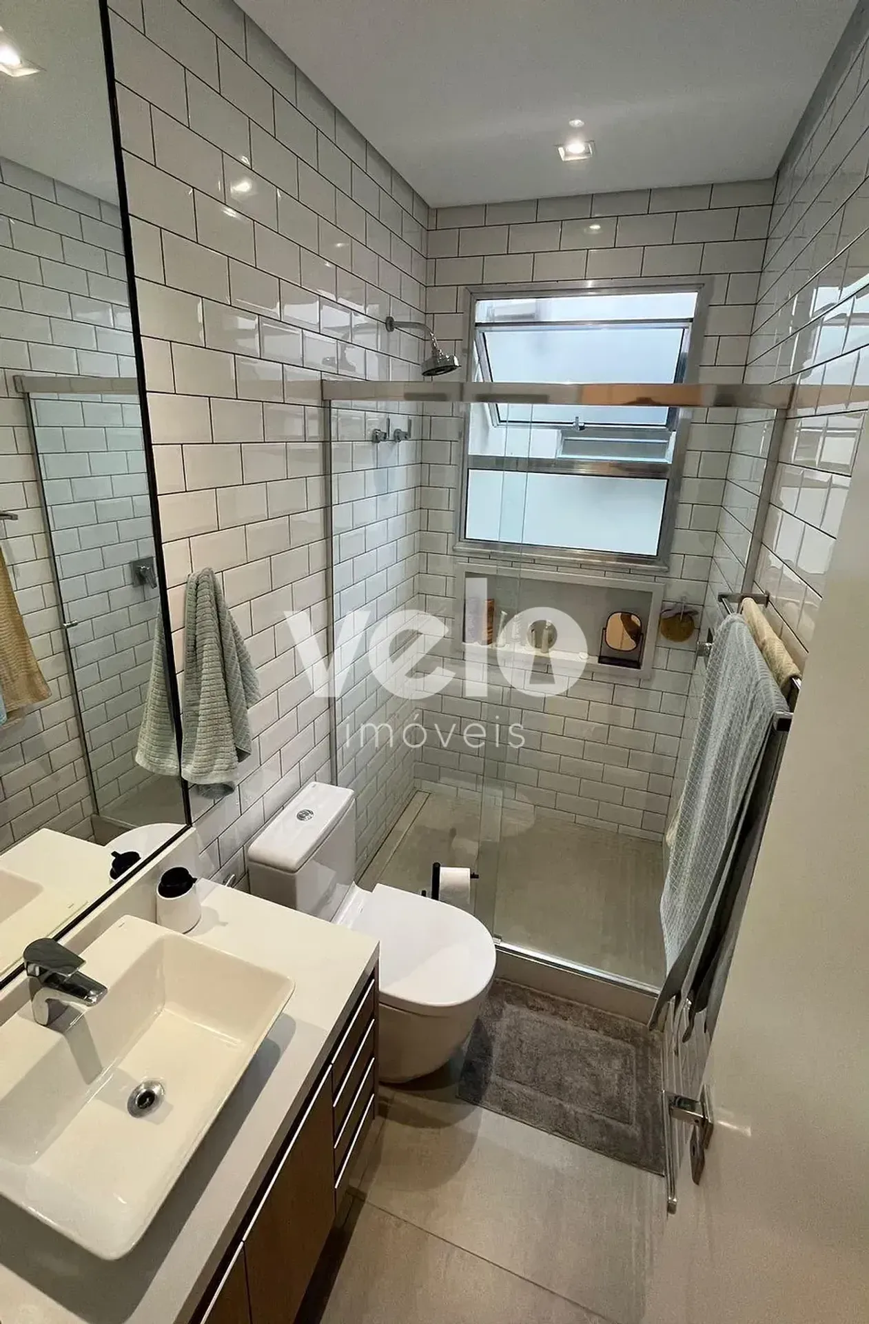 2-bedroom apartment with a mountain view — photo 10