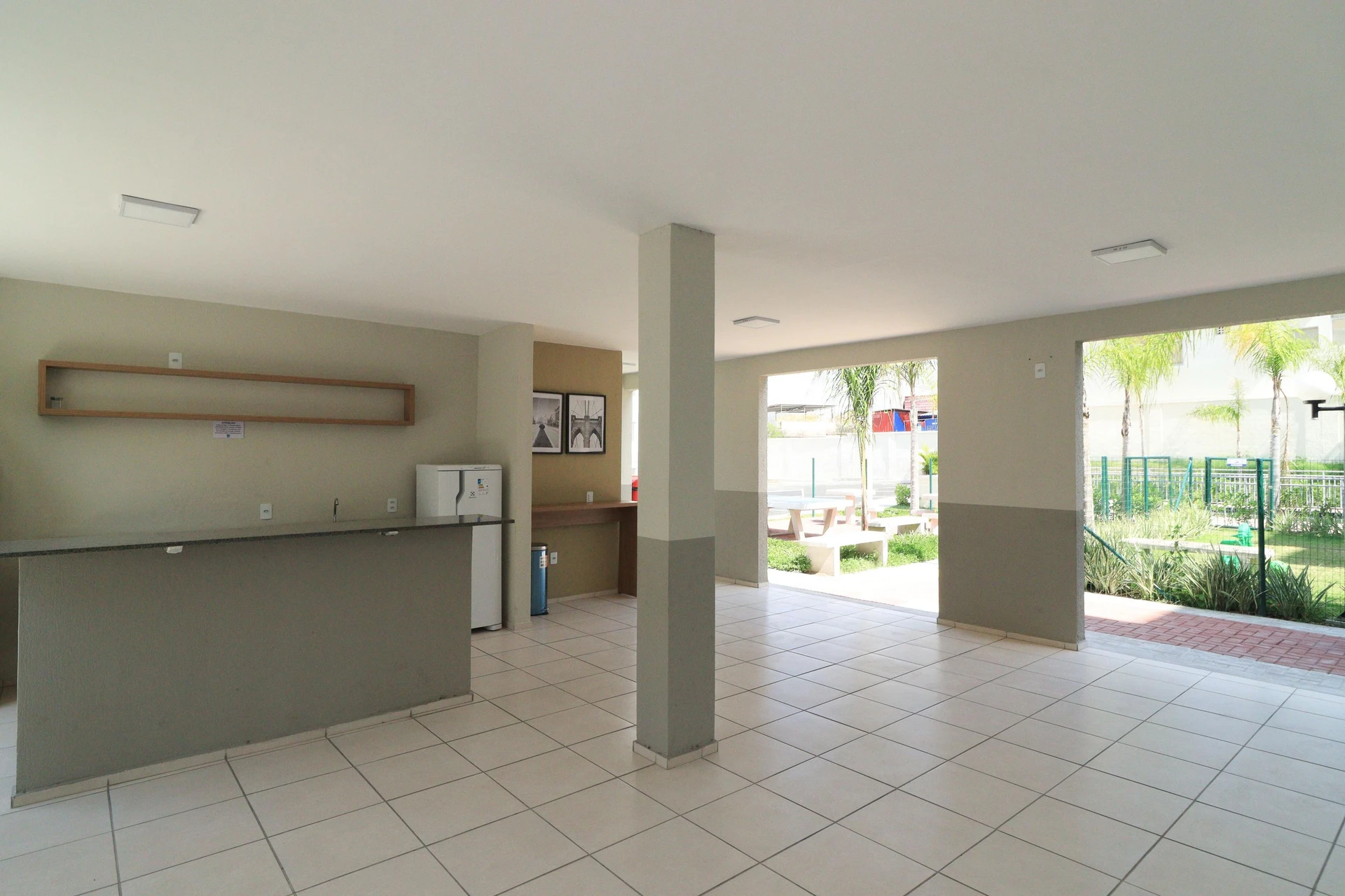 One-bedroom apartment in a building with a gym — photo 21