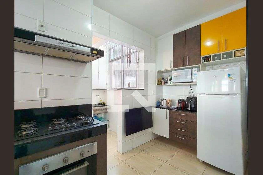 Apartamento de 2 quartos com box de vidro e ducha elétrica — photo 13