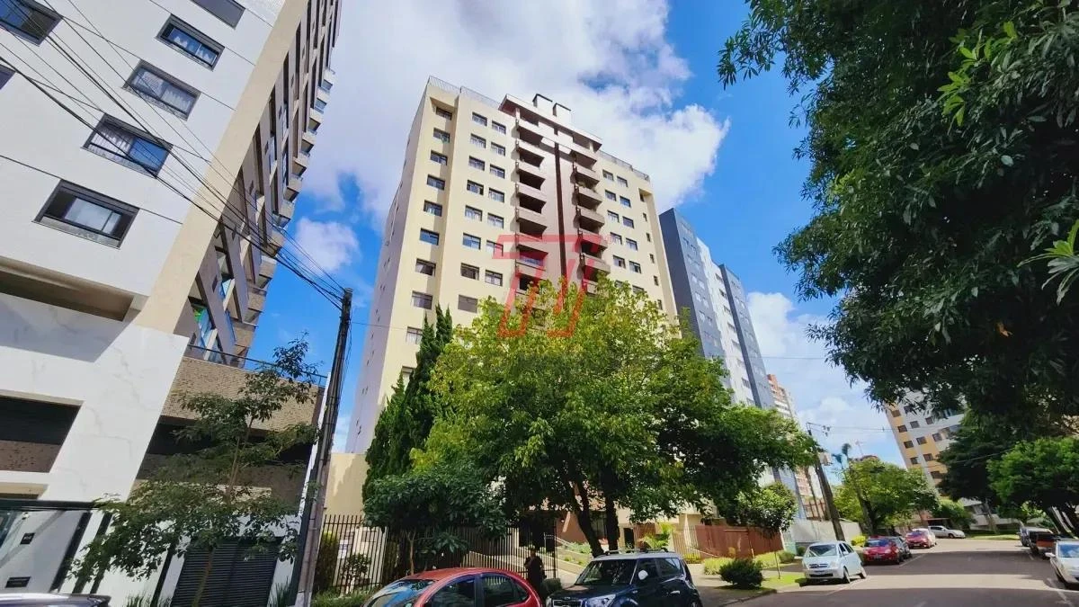 3-bedroom apartment with a bathtub in Curitiba — photo 43