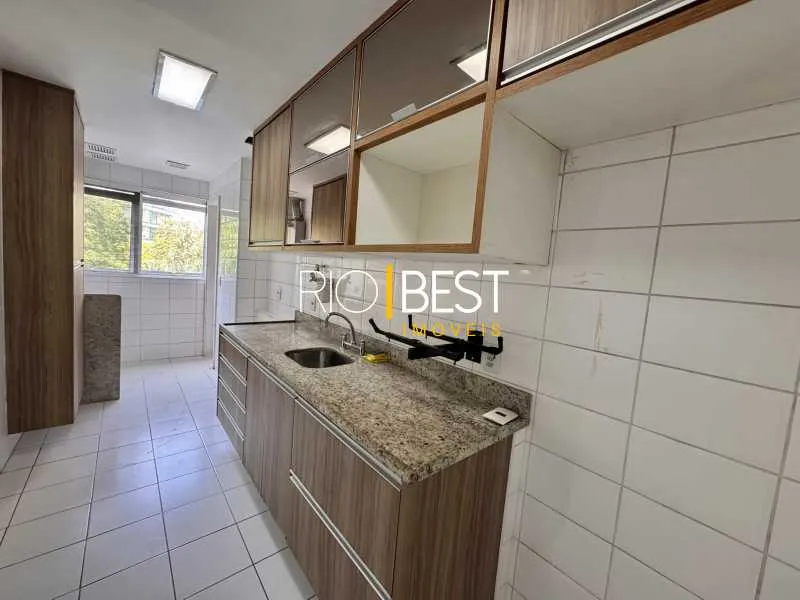 Apartamento de 99 m² com closet e janelas do piso ao teto — photo 17