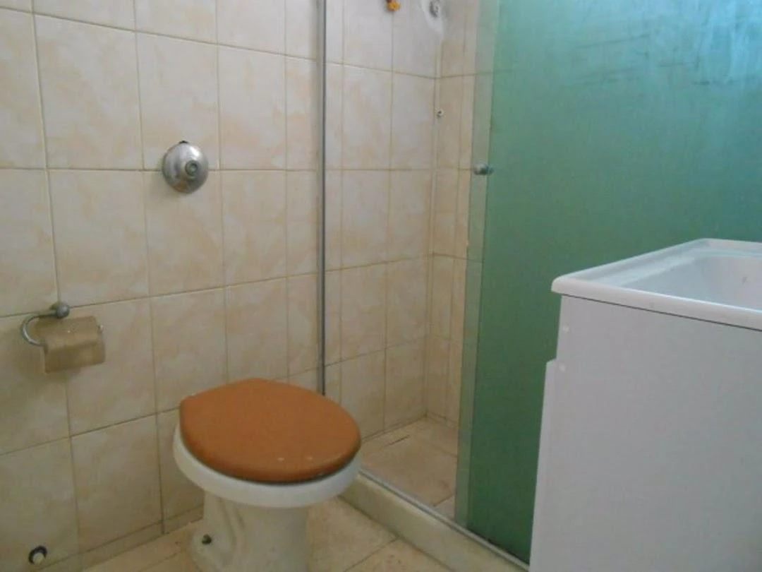 2-bedroom apartment with wood or laminate floors — photo 25
