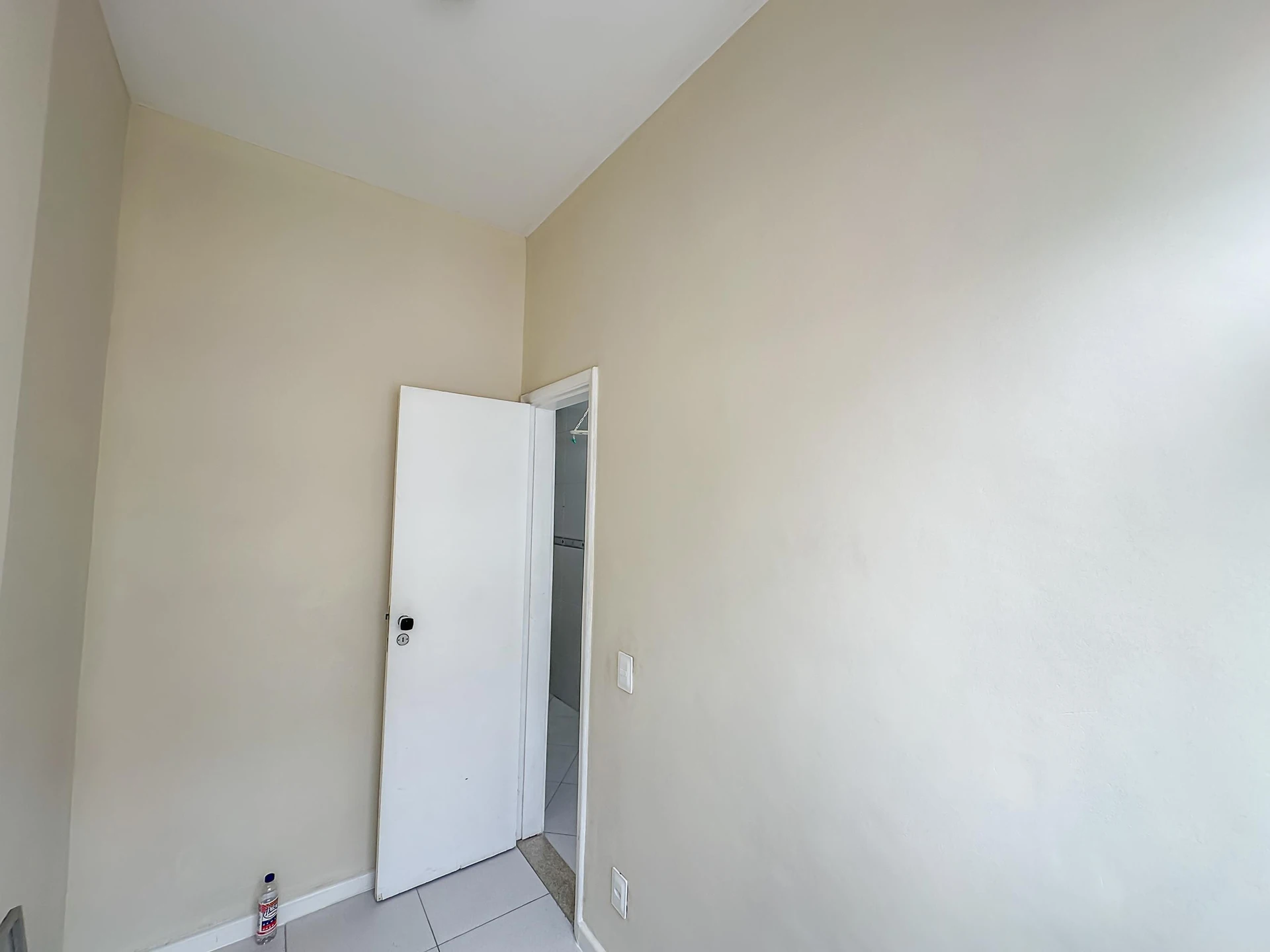 2-bedroom apartment with a glass-enclosed balcony — photo 3