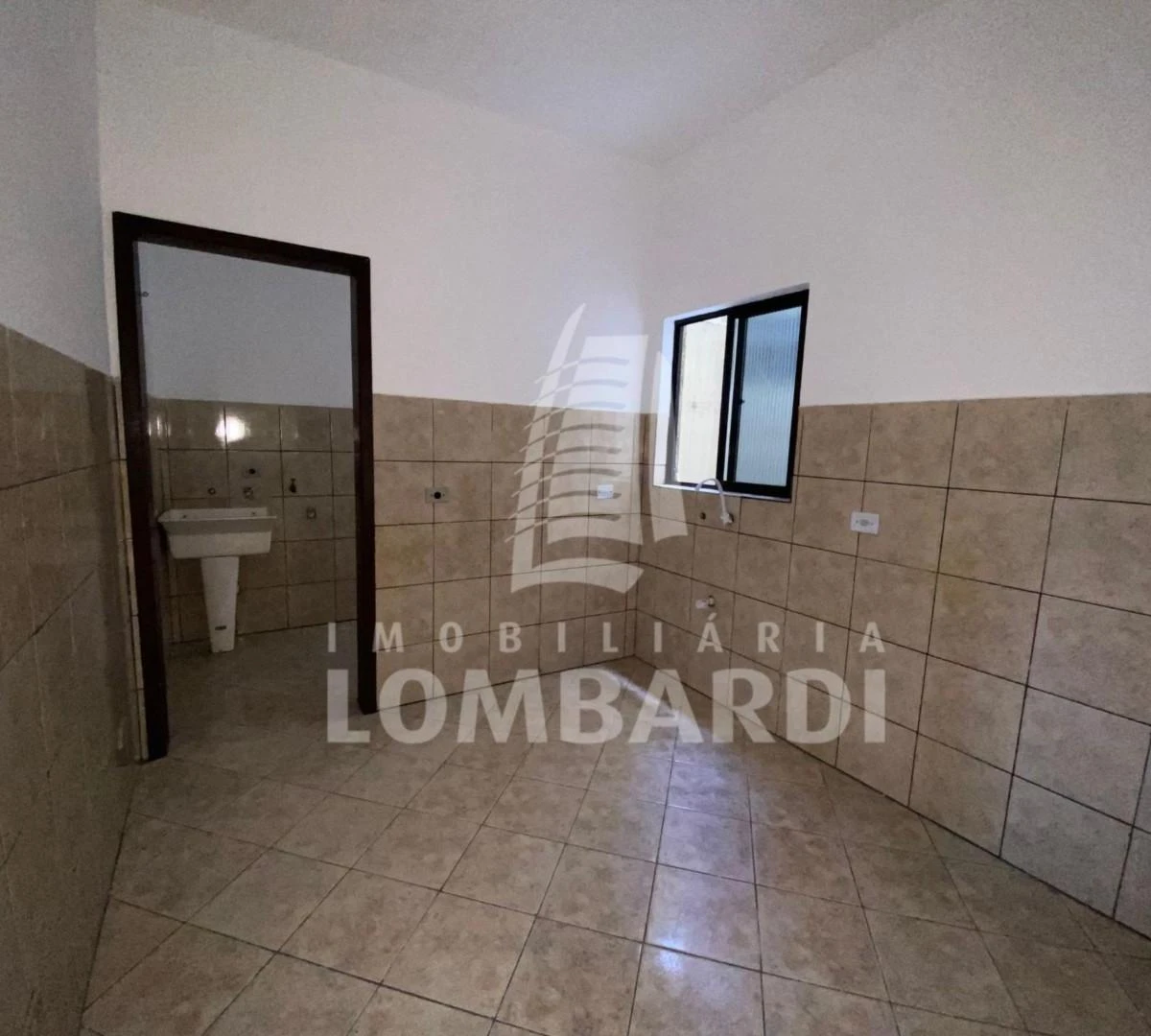 Apartamento com piso de madeira ou laminado, Capão Raso — photo 3