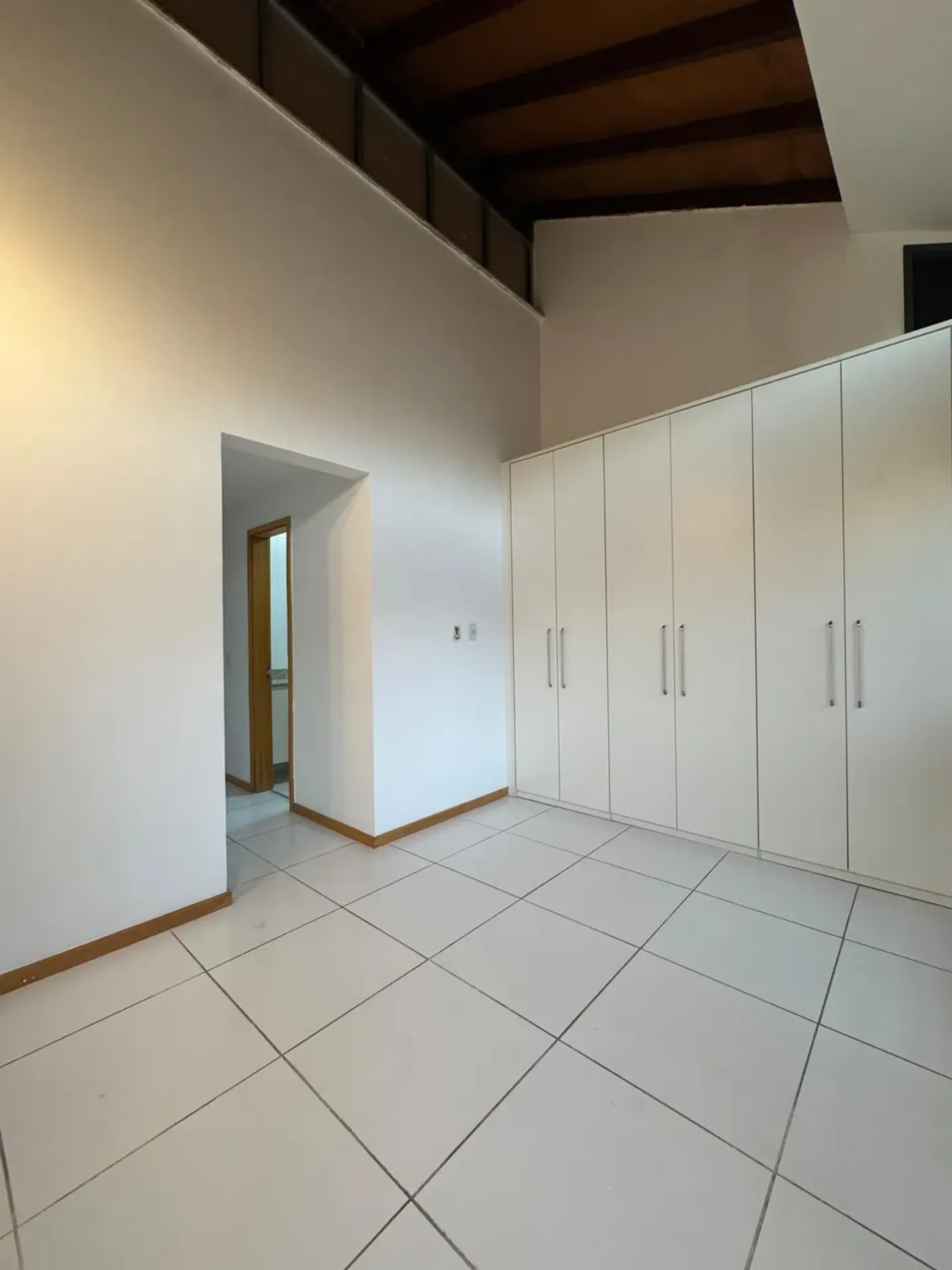House with 4 bedrooms and 5 bathrooms, balcony grill — photo 26