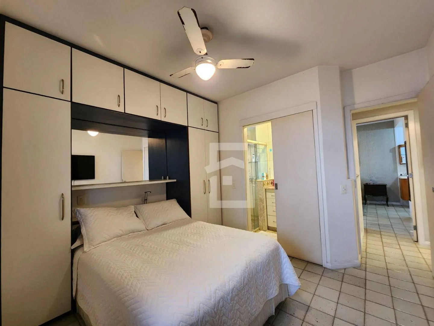 Furnished 3-bedroom apartment with 4 bathrooms — photo 25