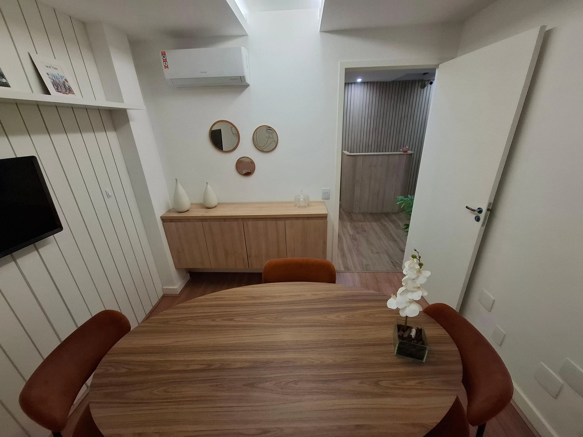 Furnished 2-bedroom apartment with 2 bathrooms — photo 27
