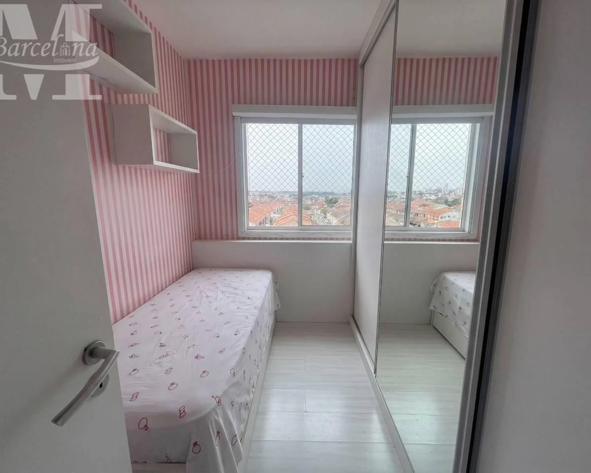 Apartment with a washing machine and American-style kitchen — photo 13